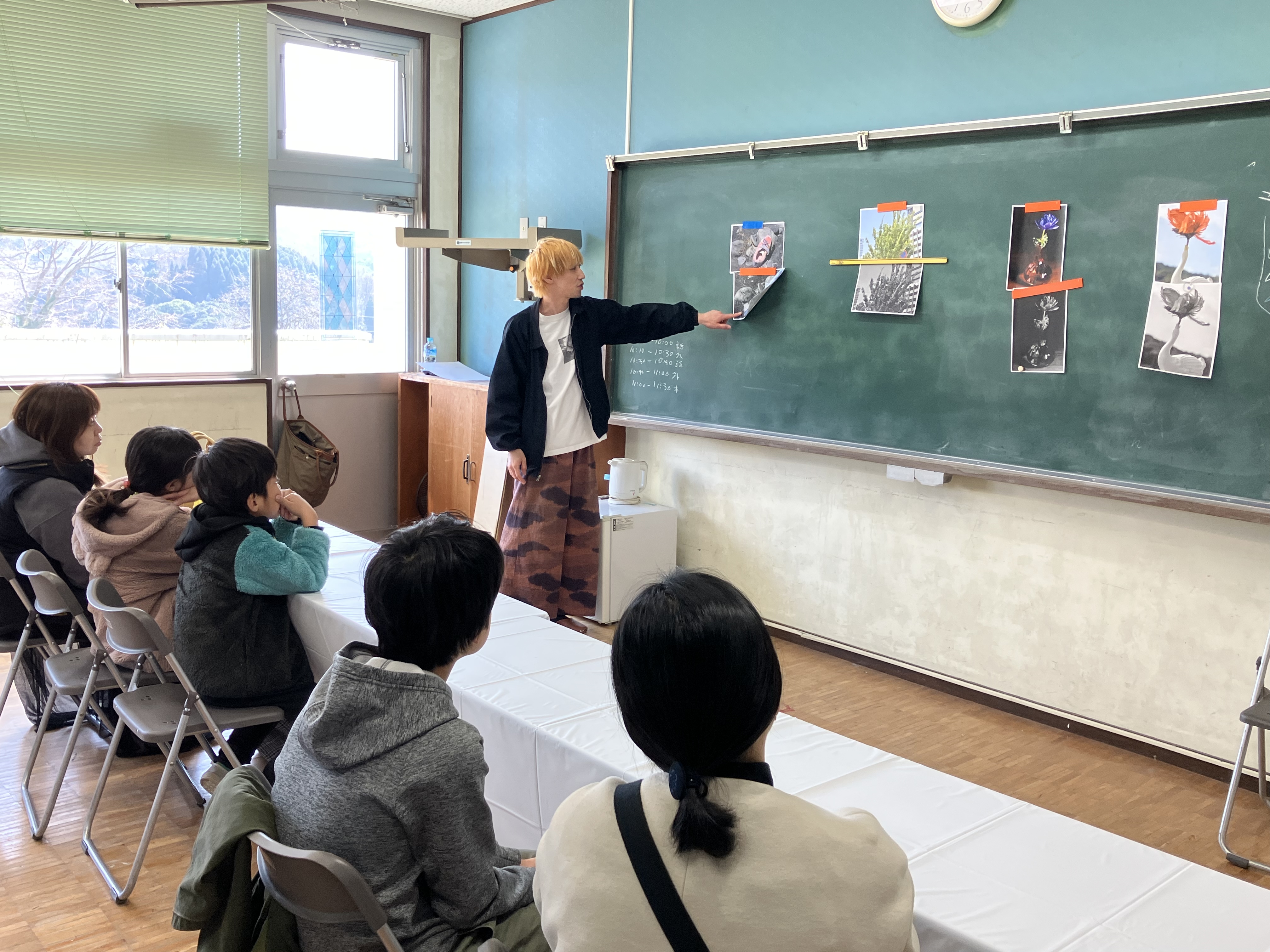 ほうちょうを食べる様子